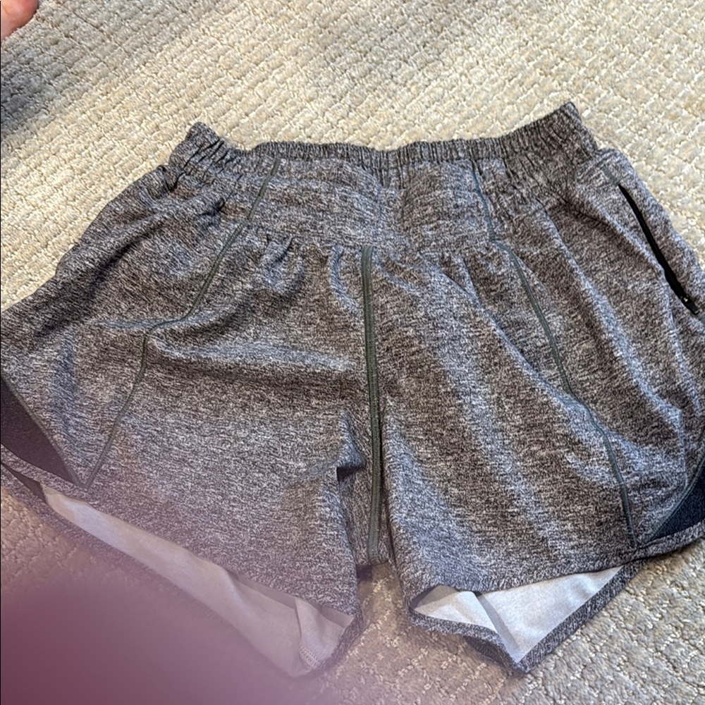 Lululemon hotty hot size 4 with 4” inseam